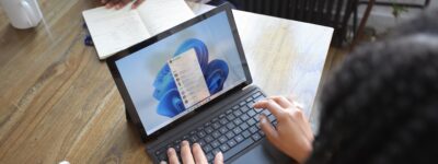 Une photo avec un ordinateur ouvert sur les outils microsoft